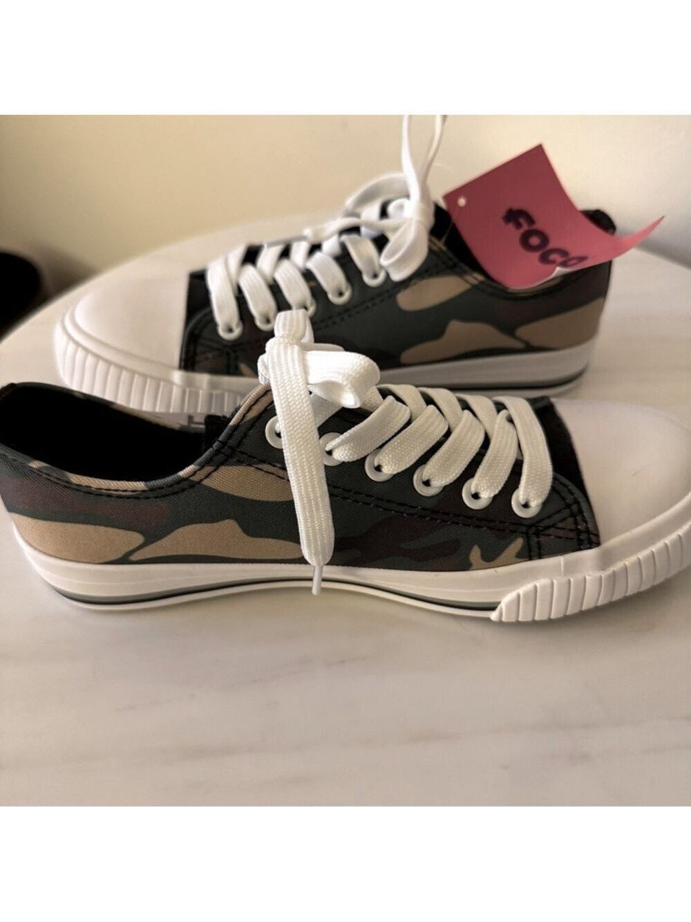 NEW WITH TAGS Las Vegas Raiders Camo Low Top Canvas Sneakers, Women’s Size 7 - Picture 5 of 9